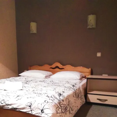 Guest House Pid Dubom Львов Экстерьер фото